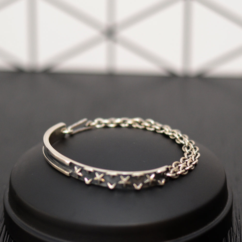 
            
                Load image into Gallery viewer, Star Chain Half Bracelet
            
        